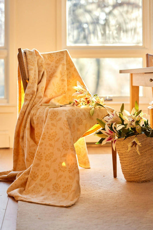 The Lightweight Blanket - Daisy Chain