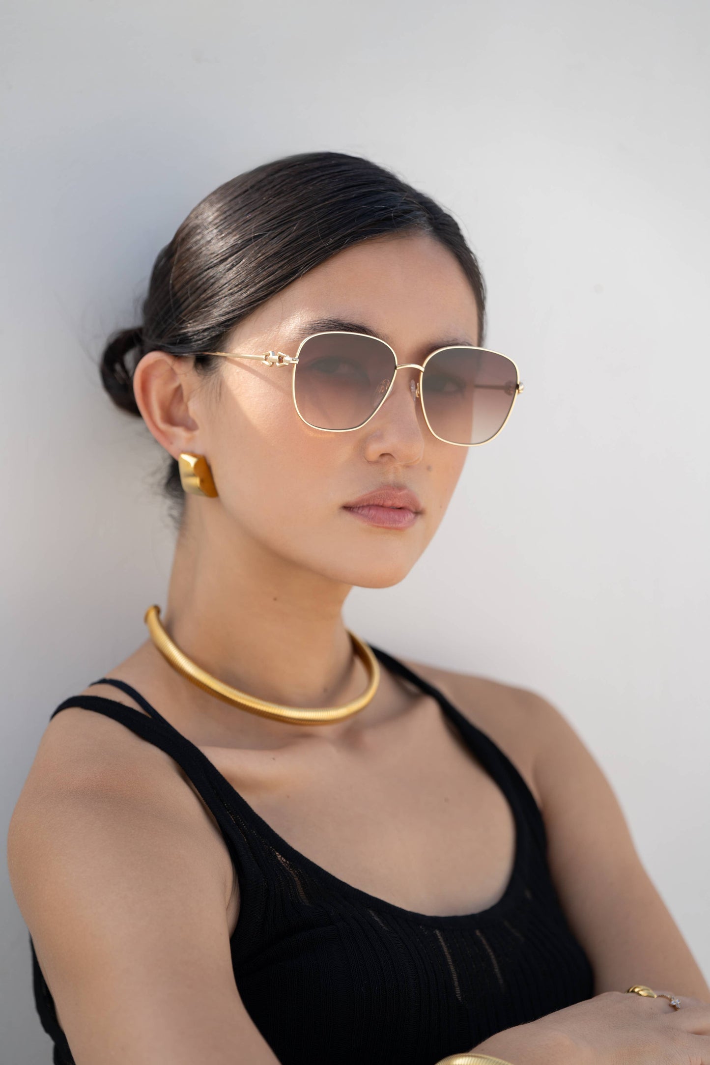 Lea Womens Round Sunglasses